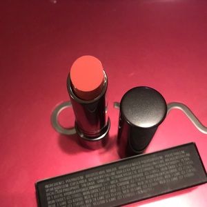 Lipsticks/ Huggable LipColour